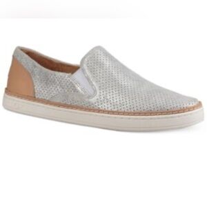 UGG Adley Perf Slip-On - size 8